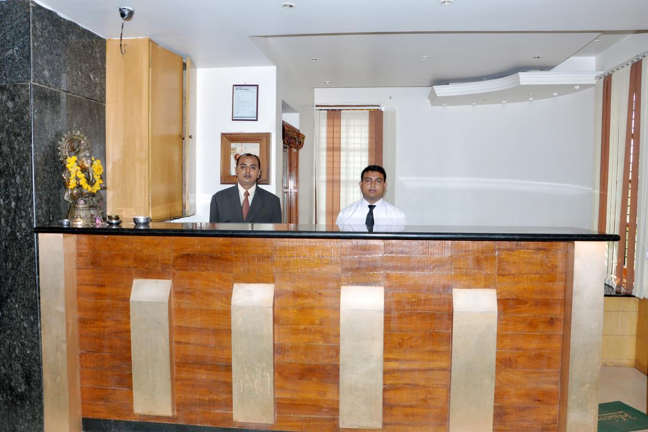 Hotel Rajsangam International Badami Extérieur photo