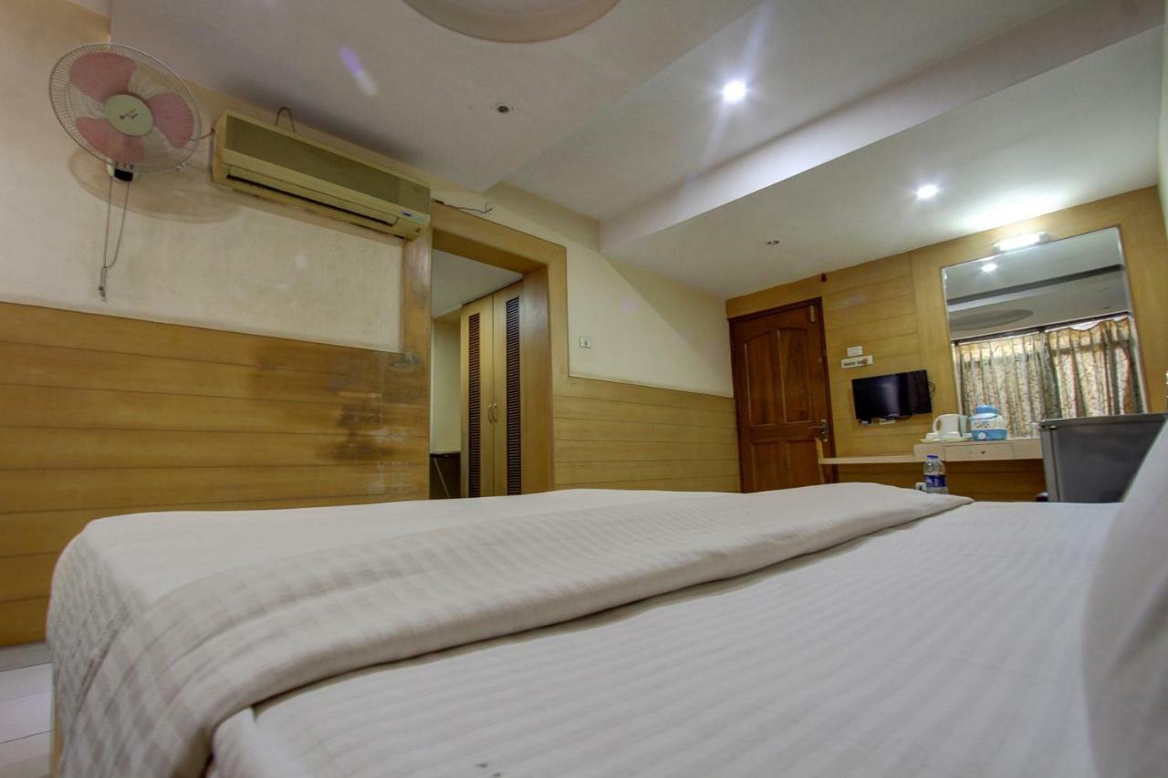 Hotel Rajsangam International Badami Extérieur photo