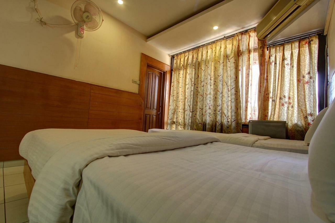 Hotel Rajsangam International Badami Extérieur photo