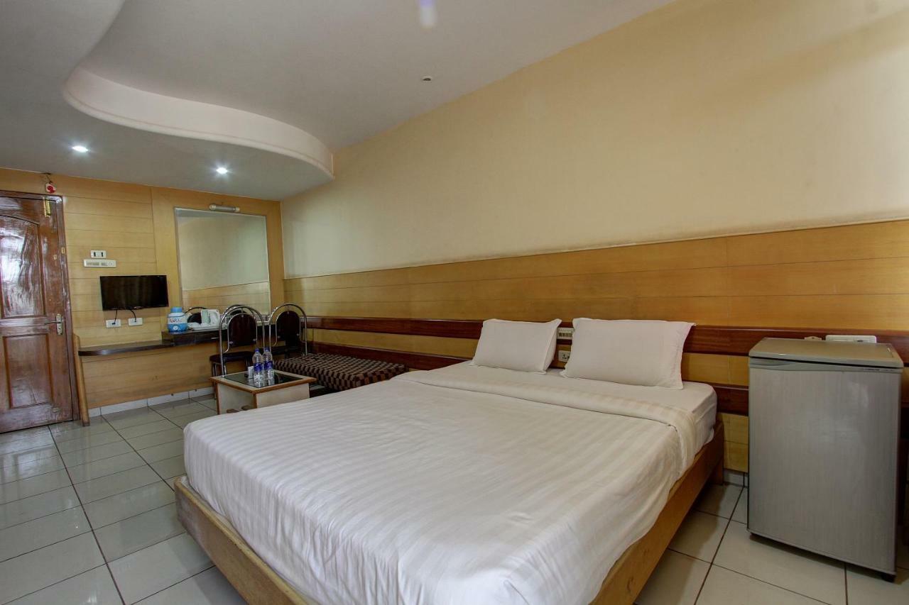 Hotel Rajsangam International Badami Extérieur photo