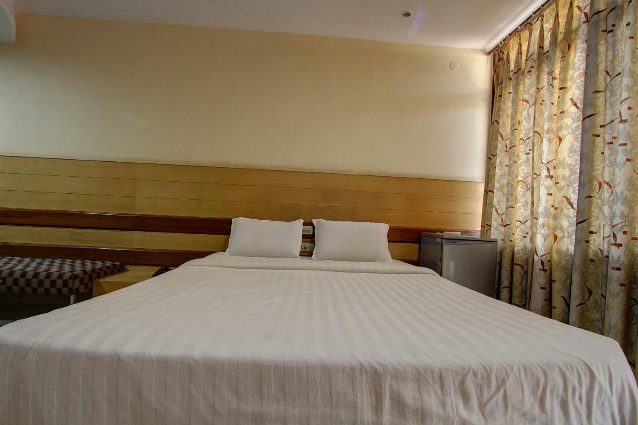 Hotel Rajsangam International Badami Extérieur photo